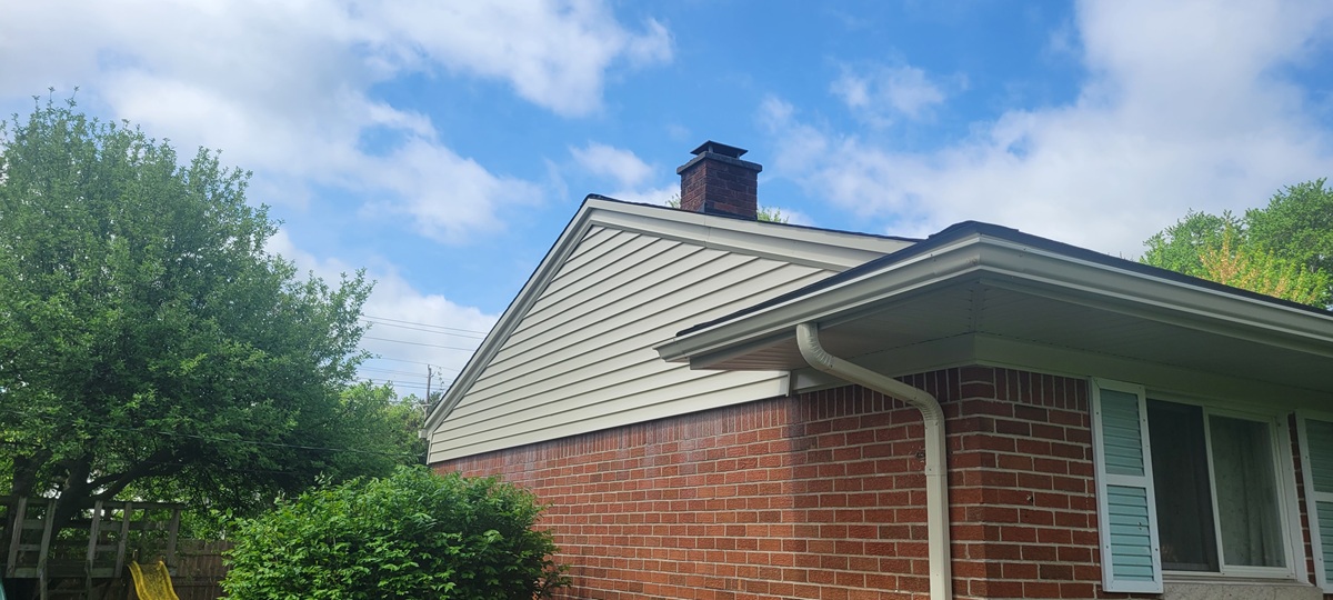 Siding repair project in Redford Township